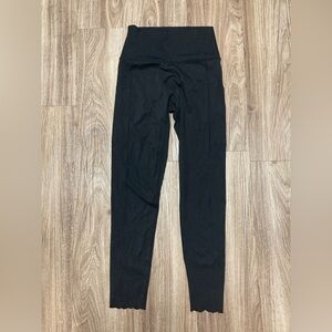 Offline By Aerie Black Leggings With Scalloped Hems & Pockets Women’s Medium